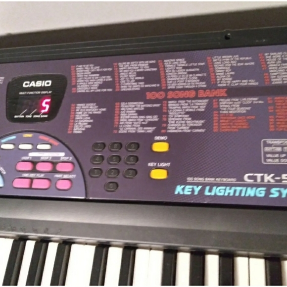 Casio Ctk-555l Key Lighting System 61 Keys Portable PIANO Battery/Direct Power - Picture 3 of 4